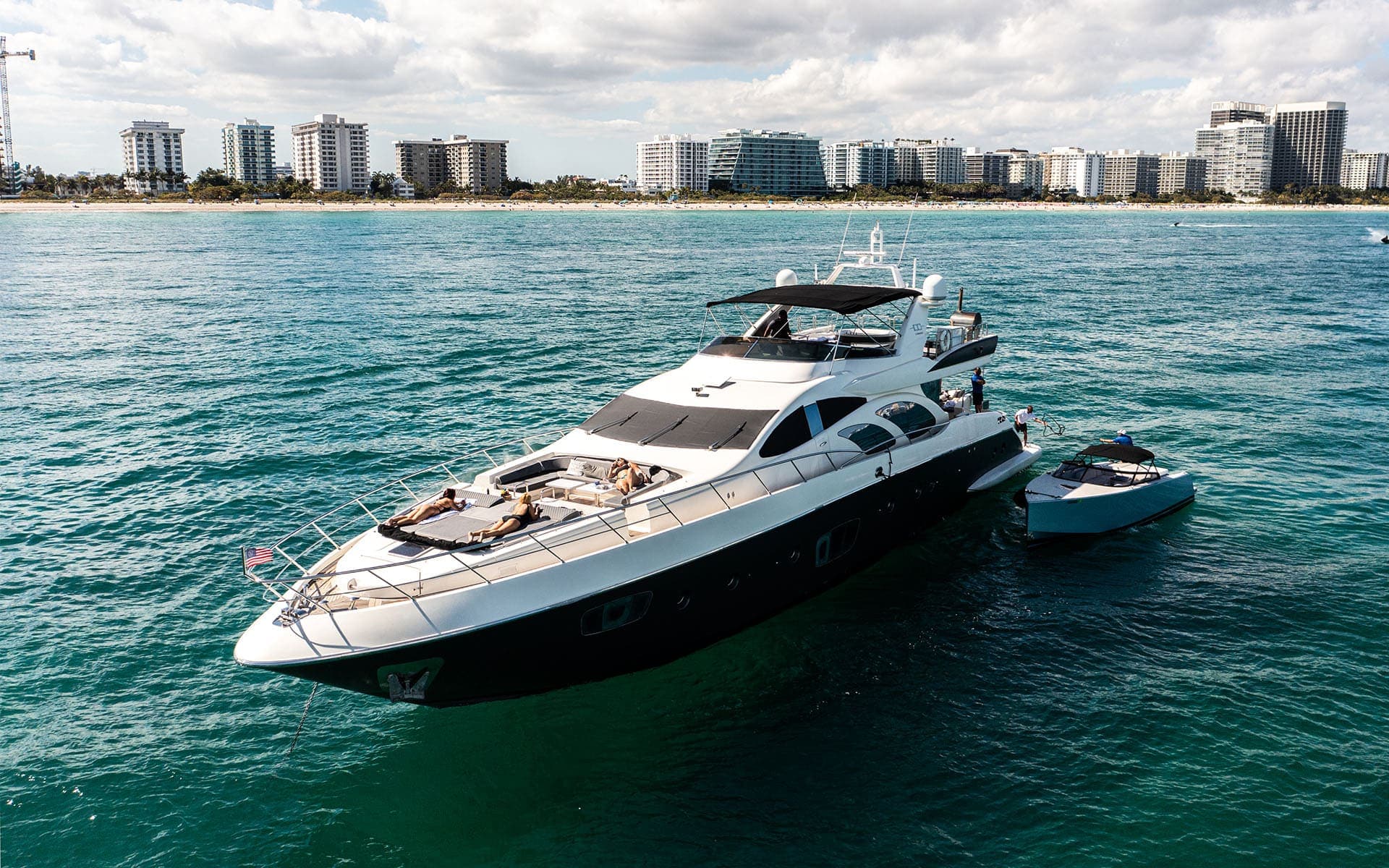 100' Azimut photo 2