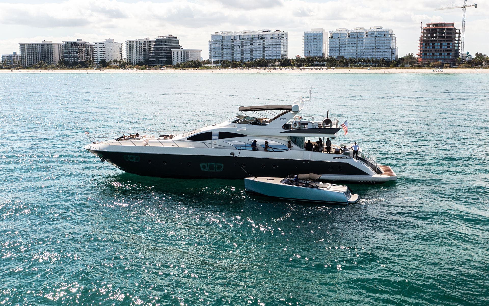 100' Azimut photo 8
