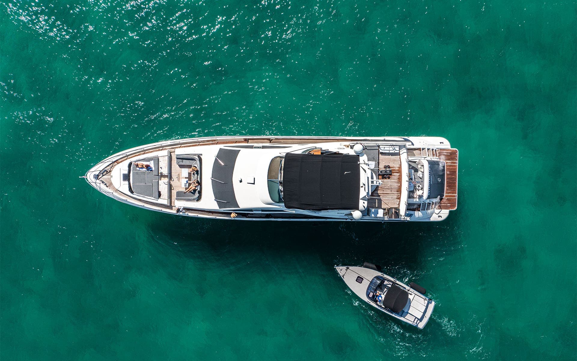 100' Azimut photo 9
