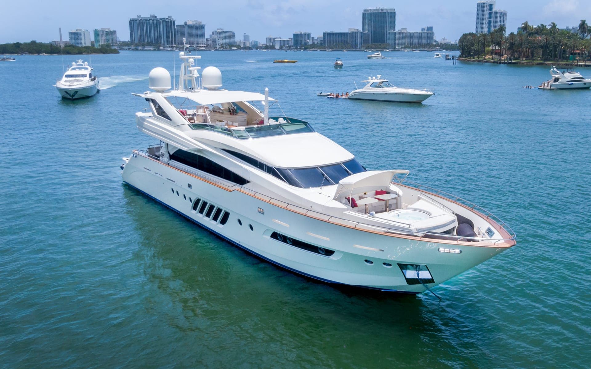 100' Dominator — Dominator yacht charter in Miami Beach, FL