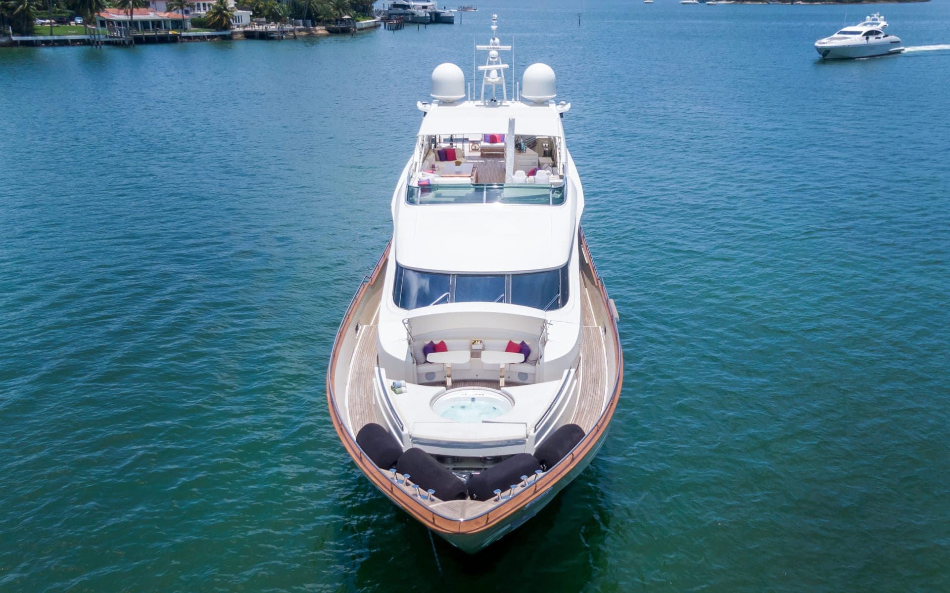 100' Dominator photo 5