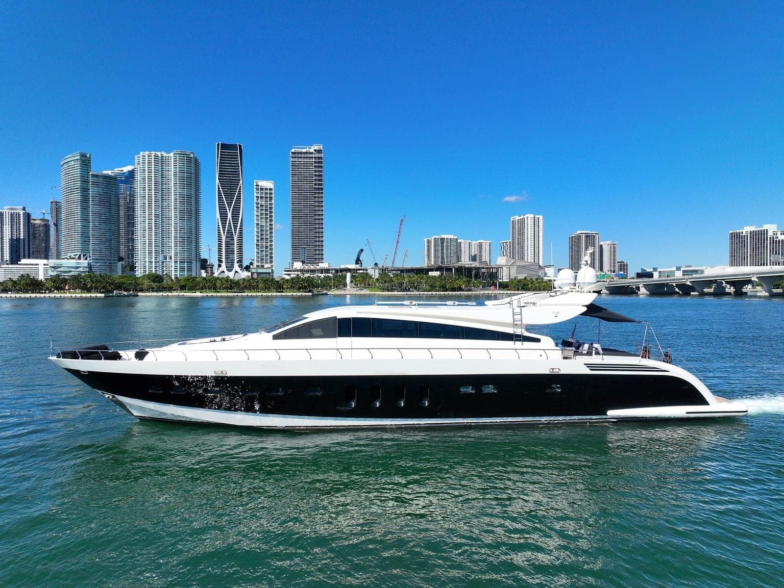 102' Leopard — Leopard yacht charter in Miami Beach, FL