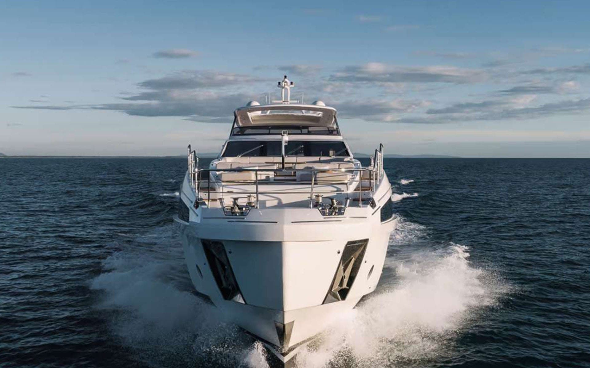 105' Azimut photo 3