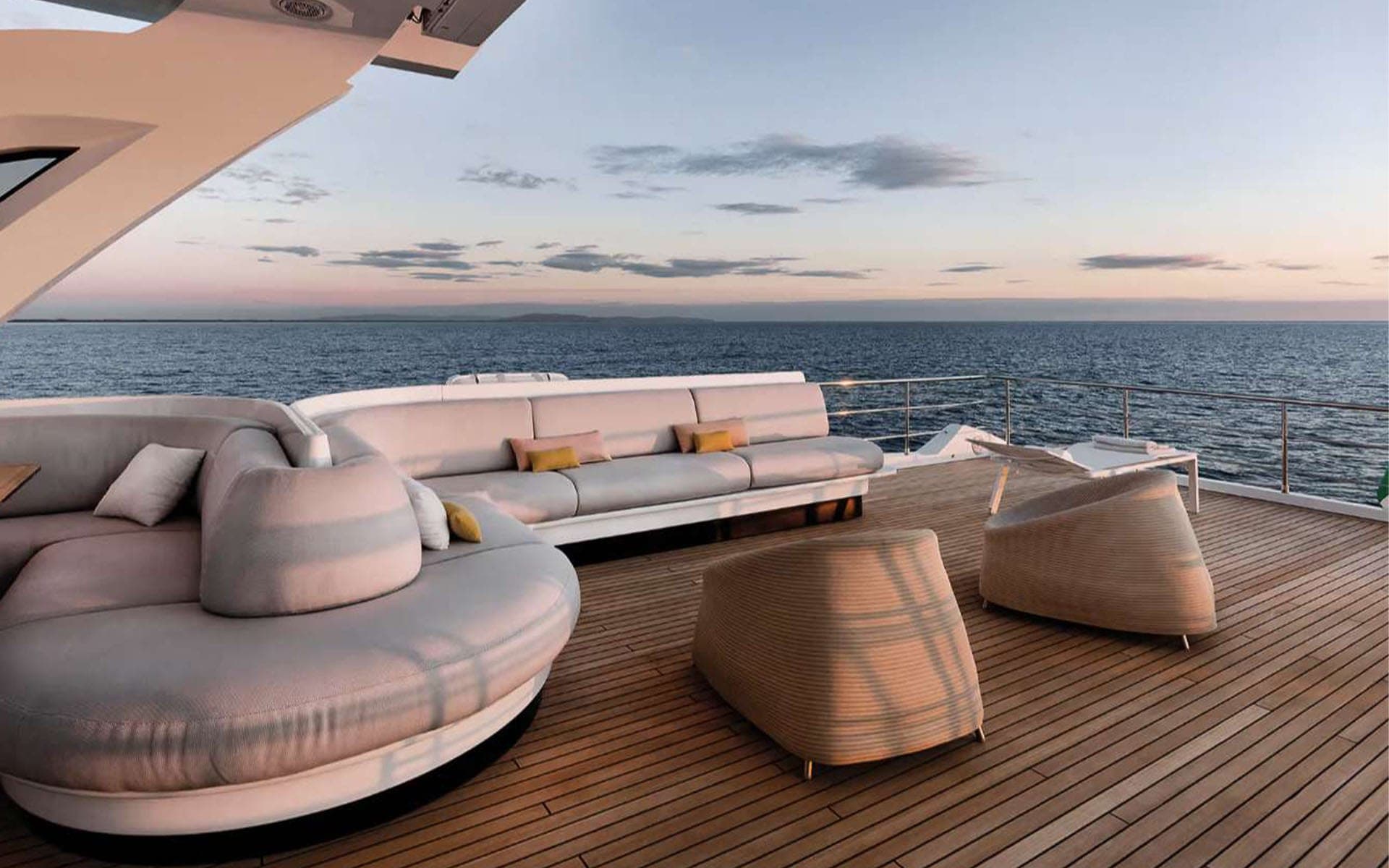 105' Azimut photo 6