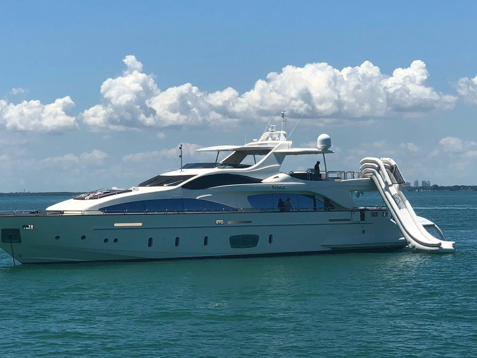 105' Azimut photo 2