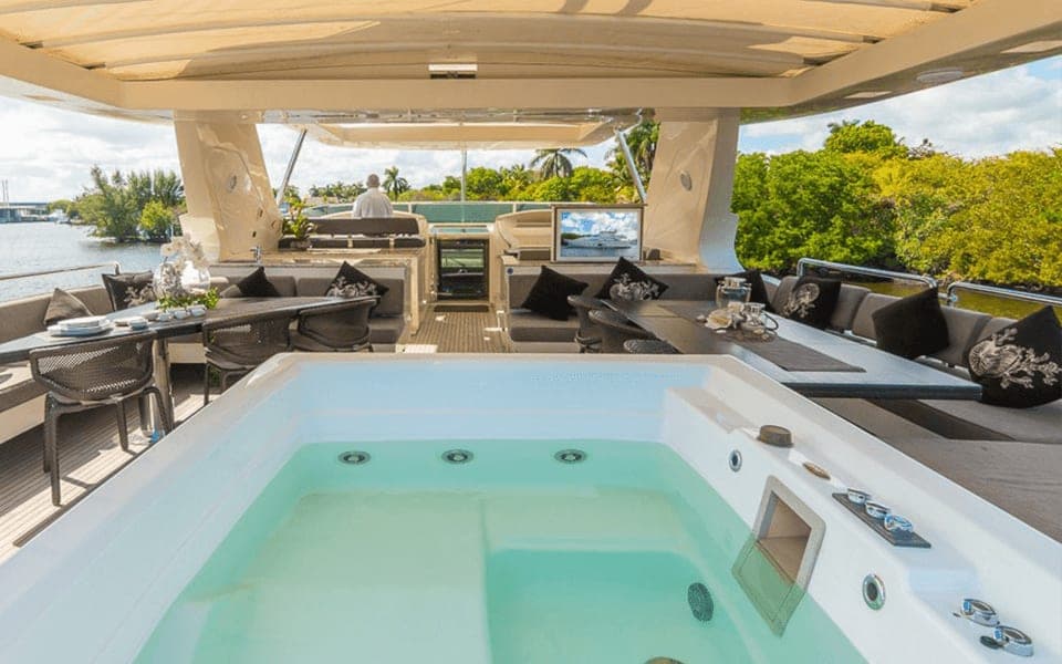 105' Azimut photo 5
