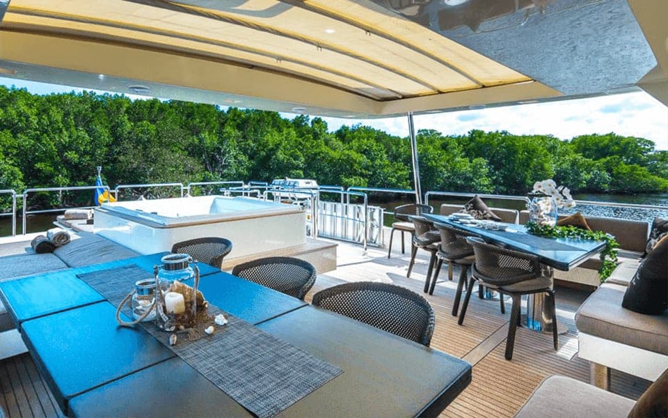 105' Azimut photo 6