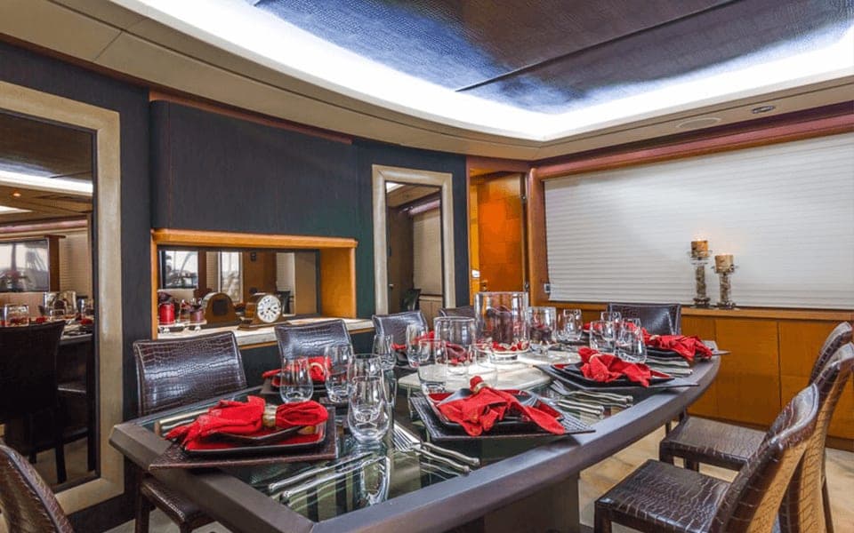 105' Azimut photo 8