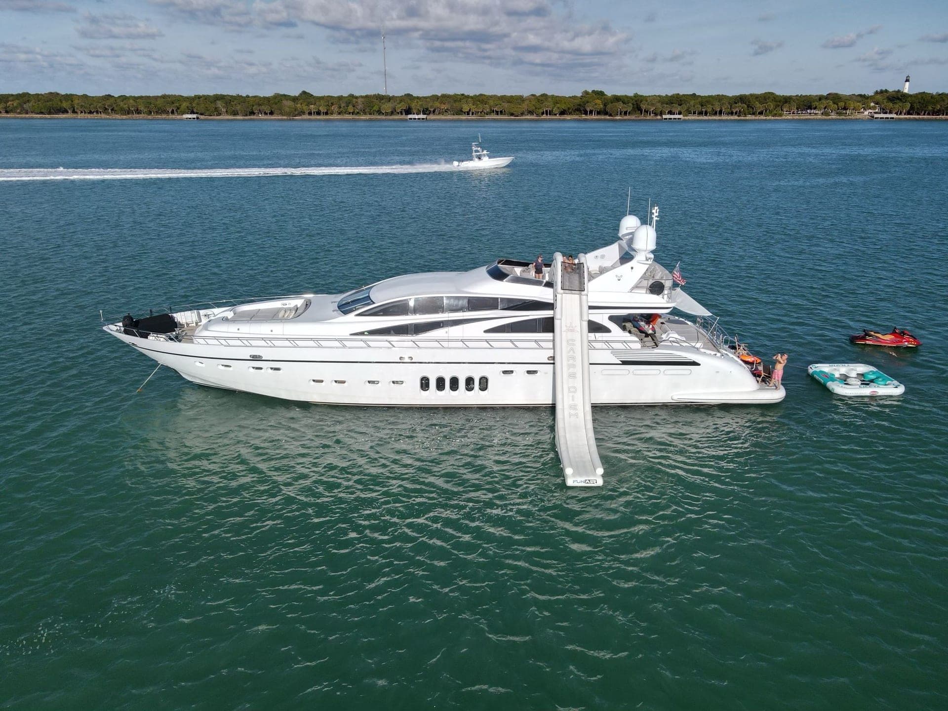 105' Leopard — Leopard yacht charter in Miami Beach, FL