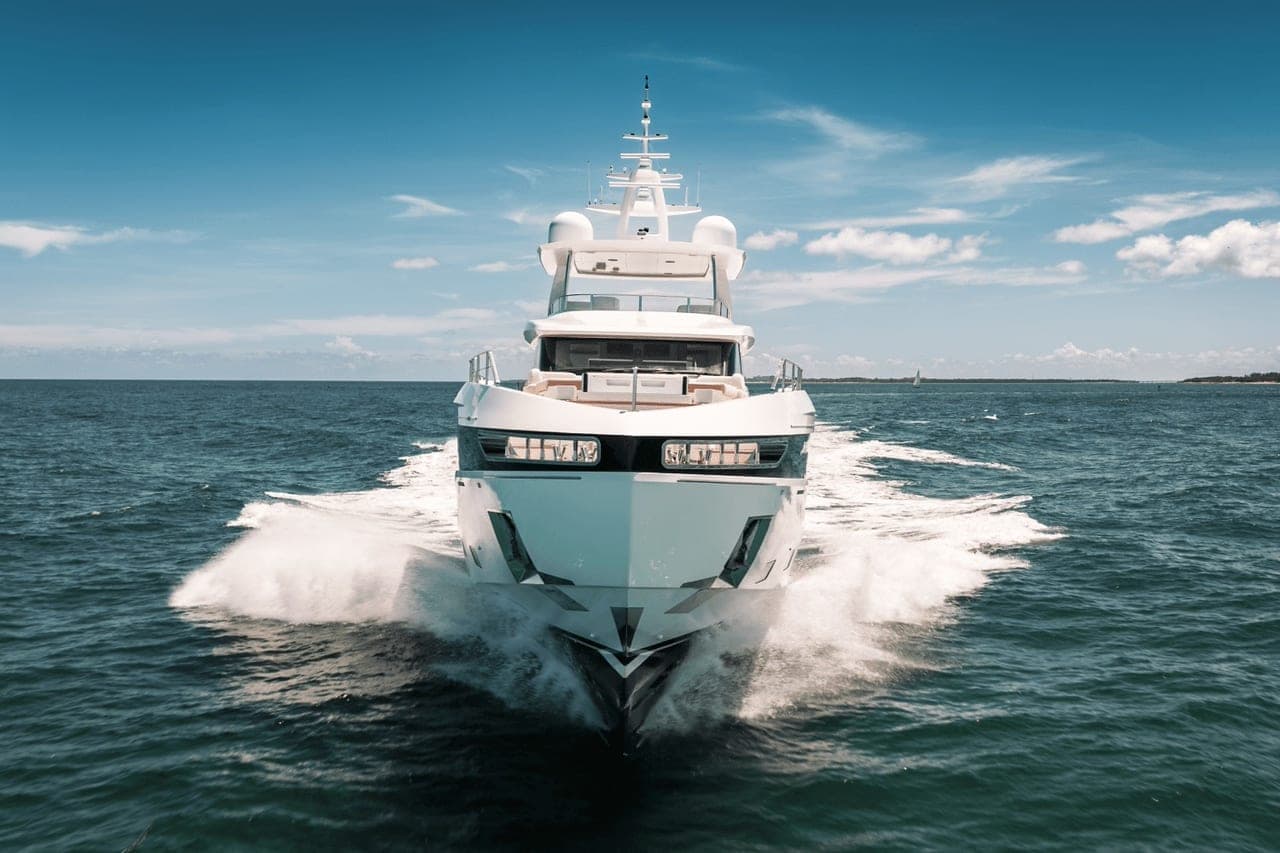 118' Azimut photo 3