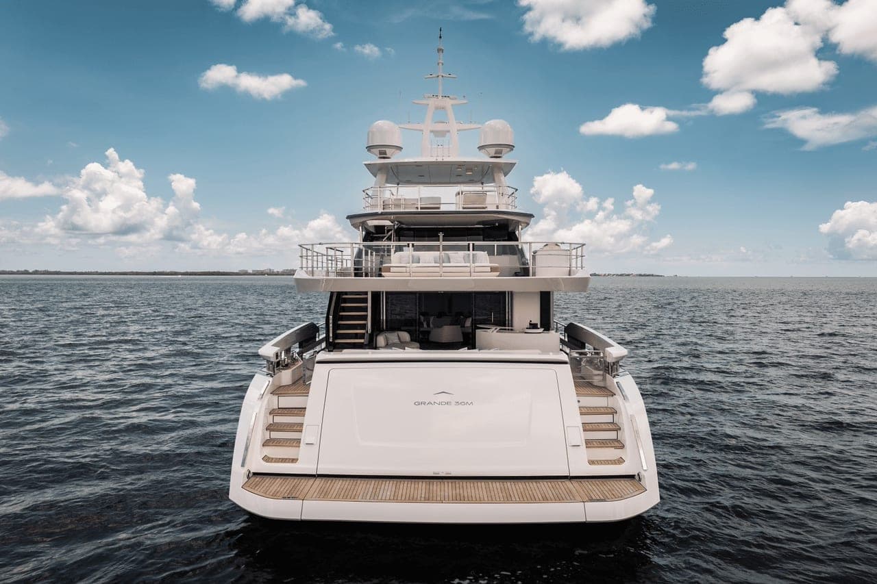 118' Azimut photo 4