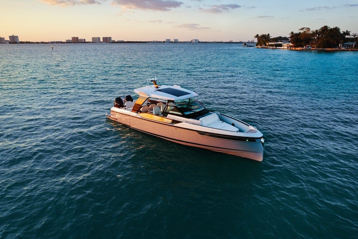 33' Saxdor GTO — Saxdor yacht charter in Miami, FL