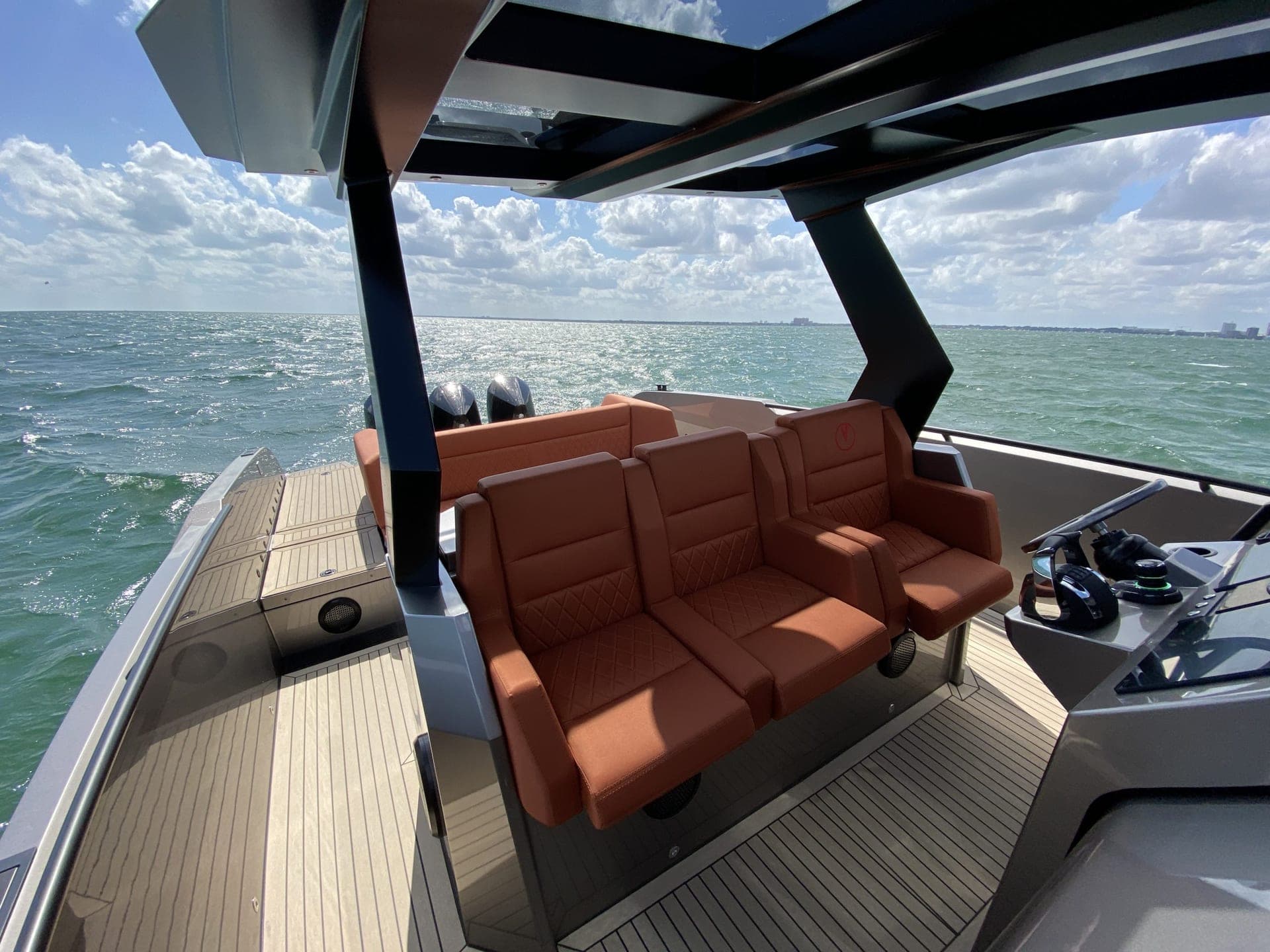 40' Vanquish photo 6
