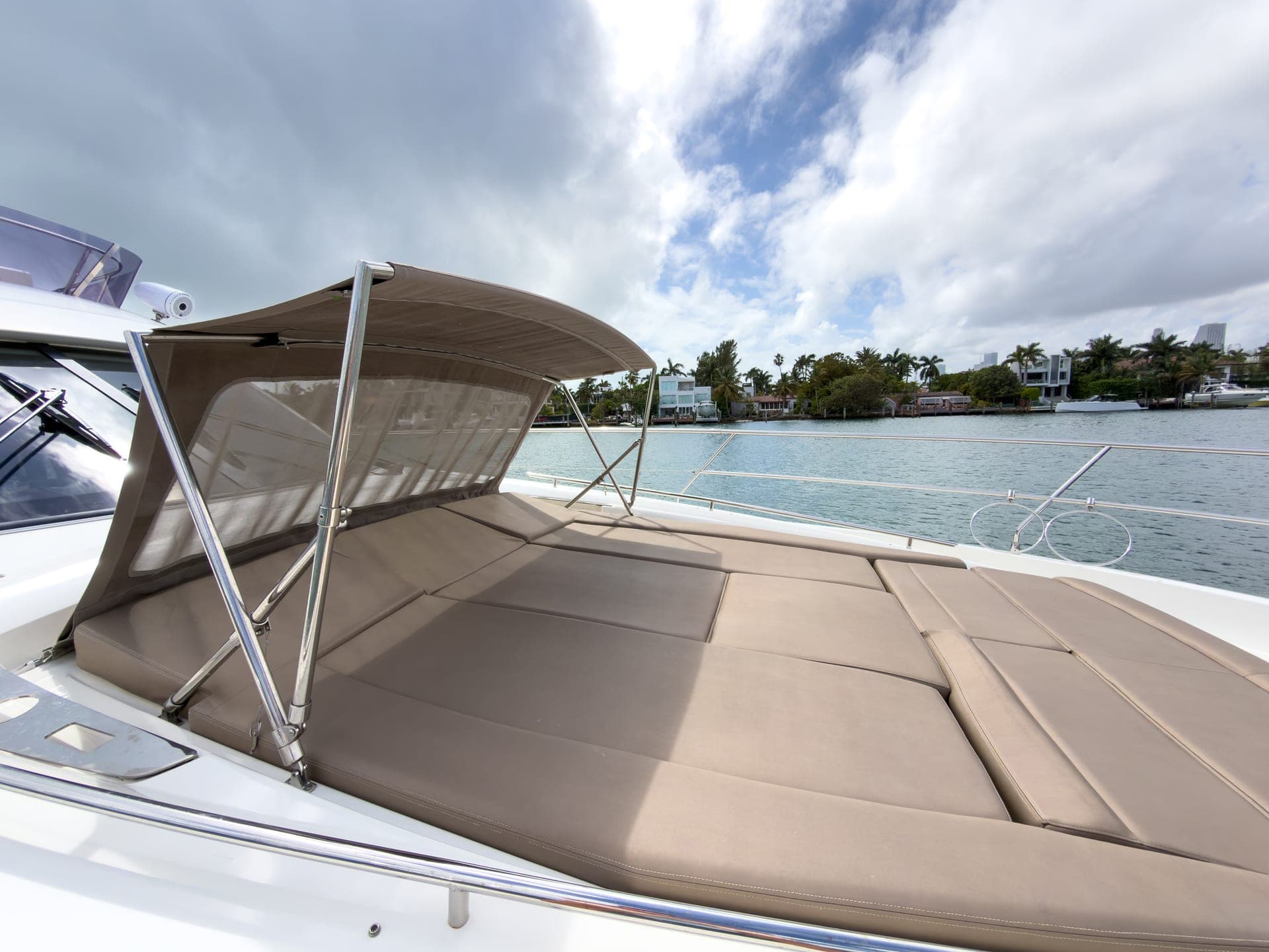 55' Prestige photo 7