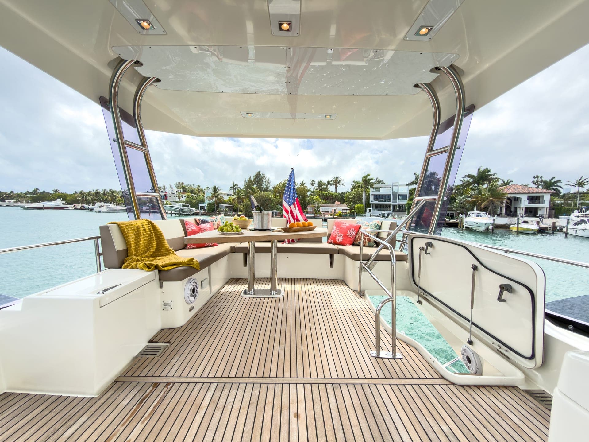 55' Prestige photo 8