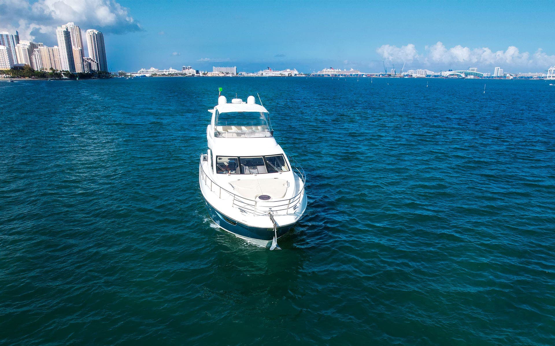 60' Azimut photo 4