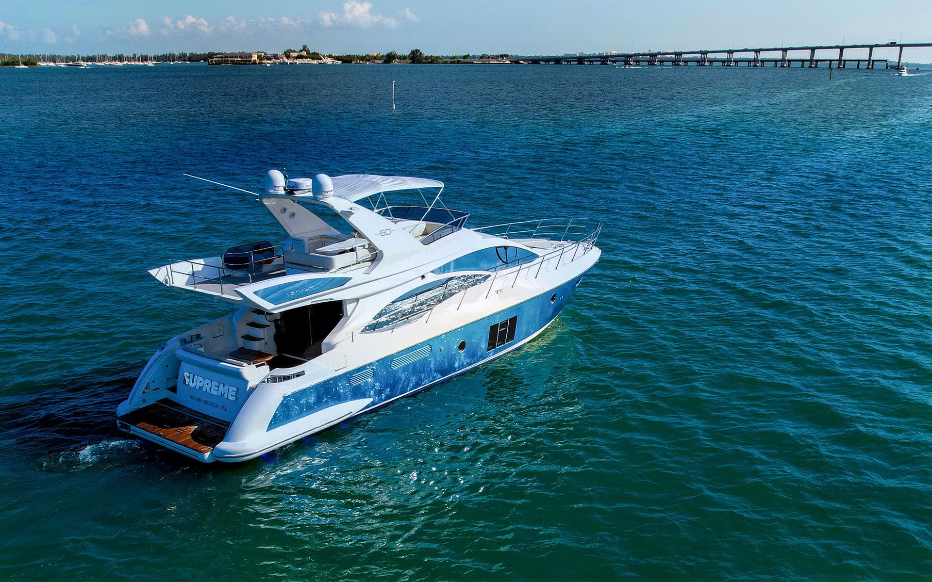60' Azimut photo 5