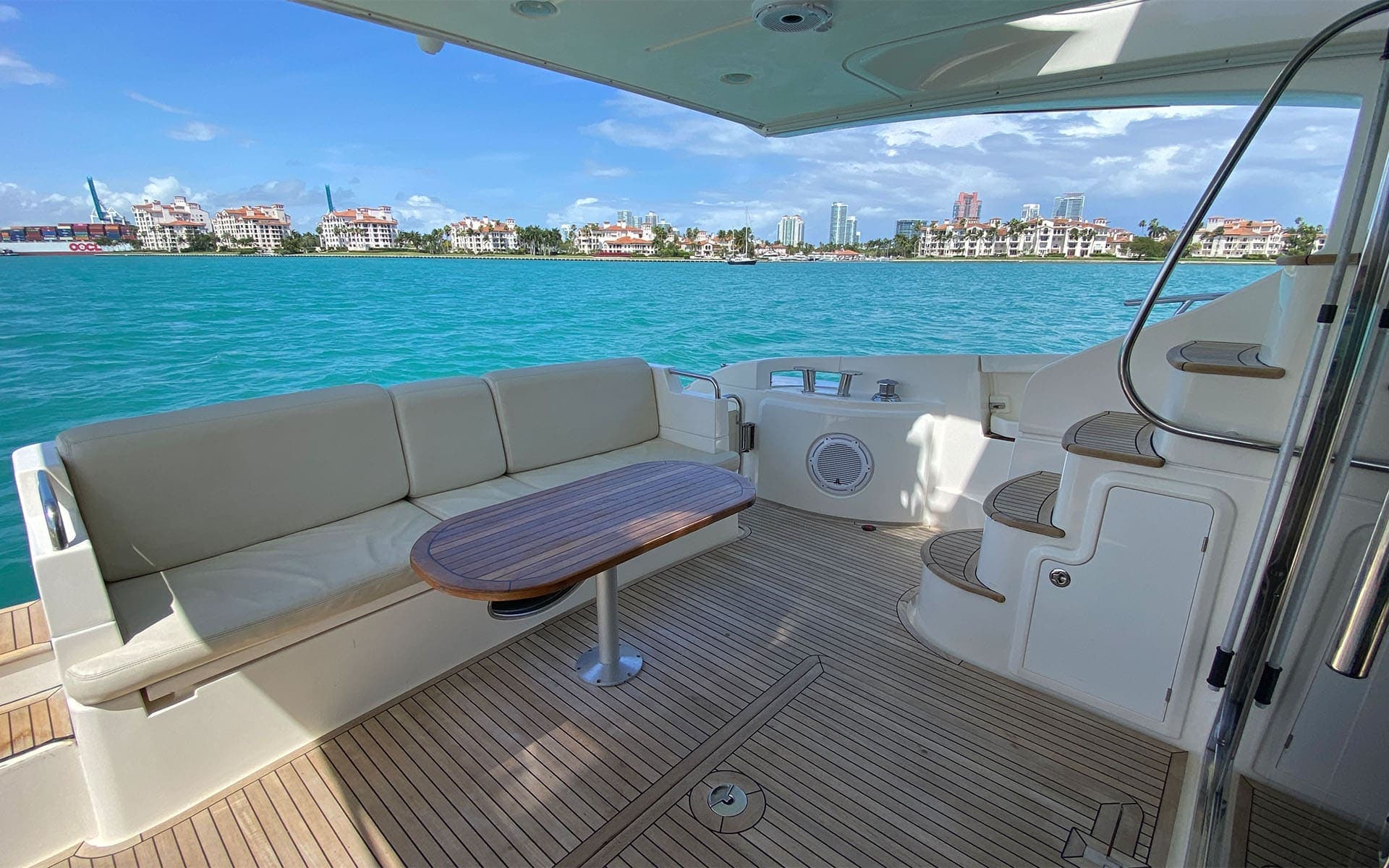 60' Azimut photo 7
