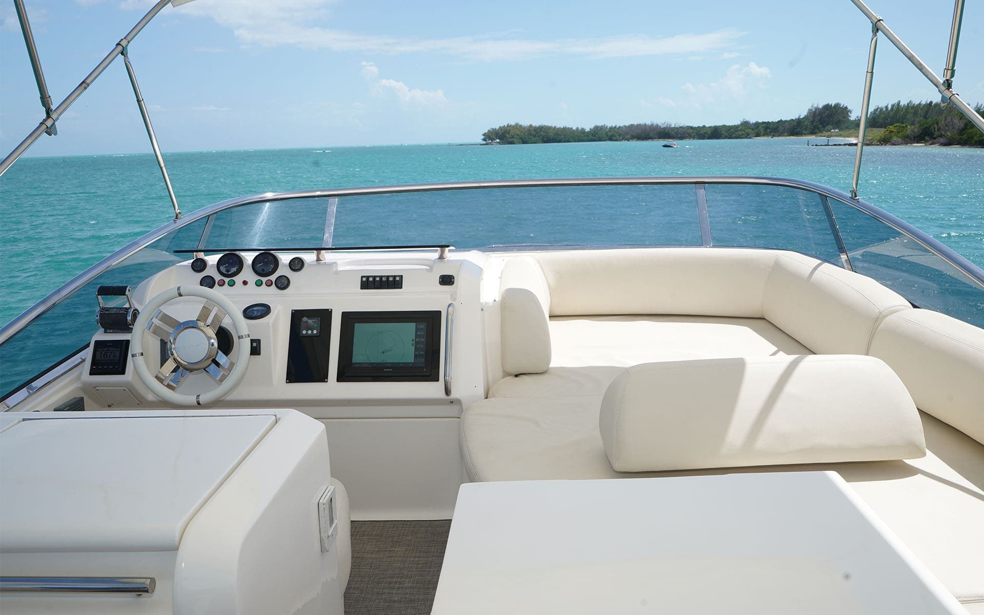 60' Azimut photo 8