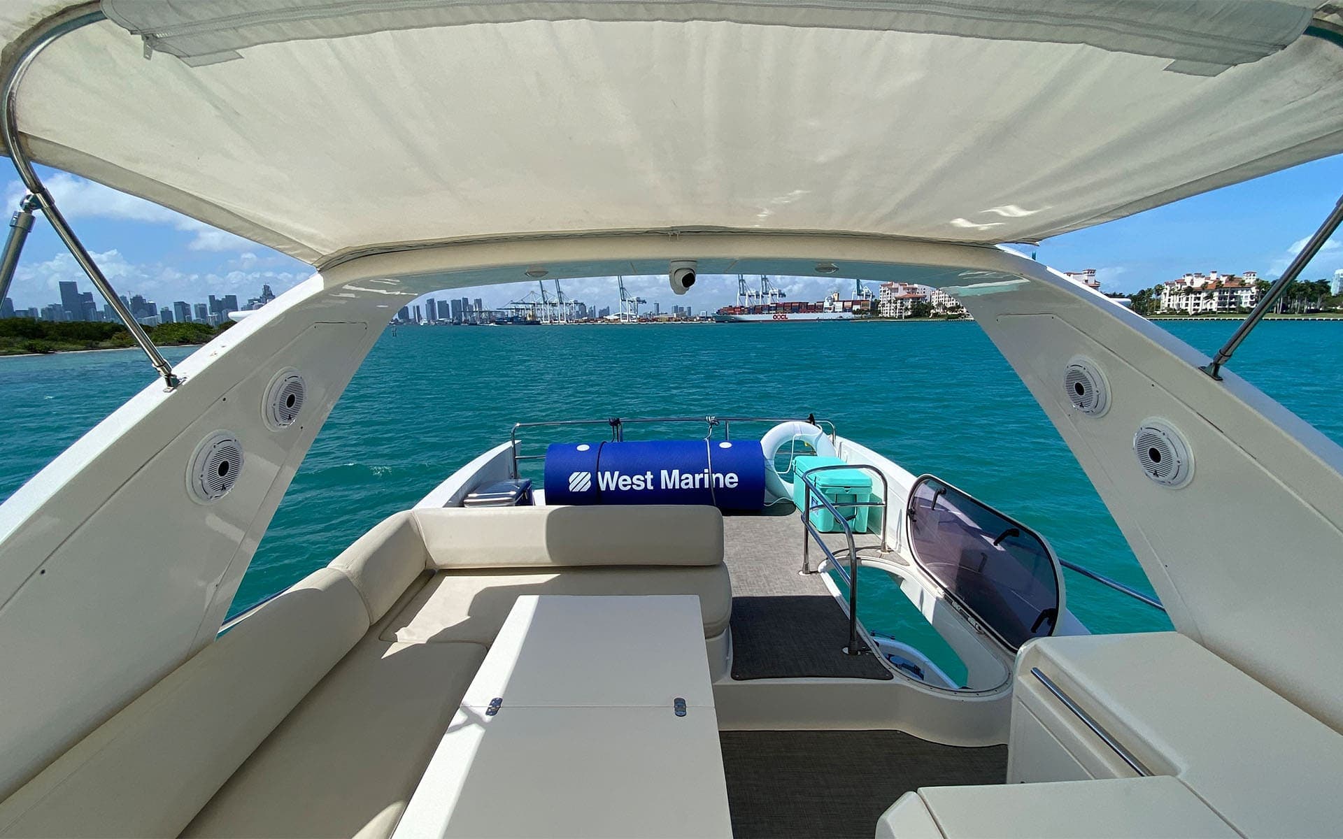 60' Azimut photo 9
