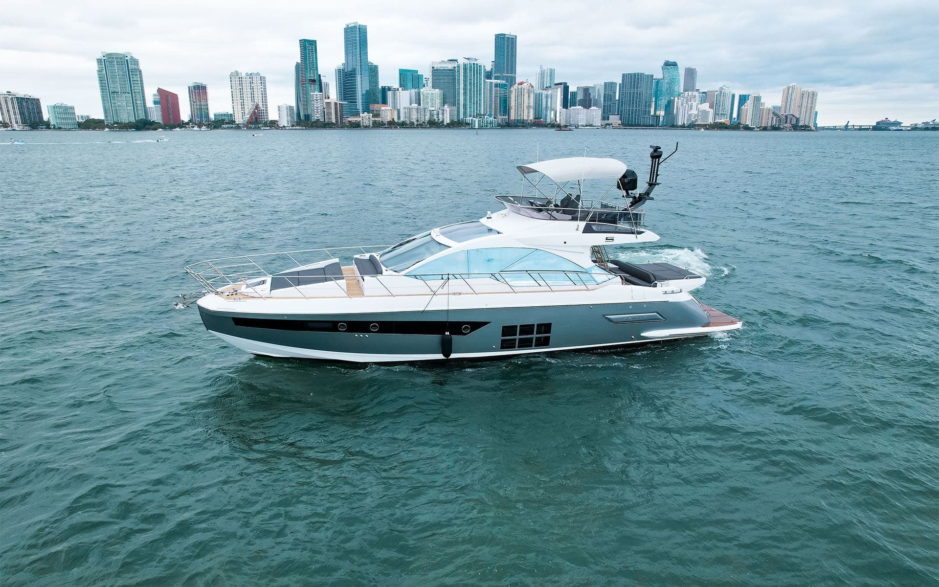 60' Azimut photo 3