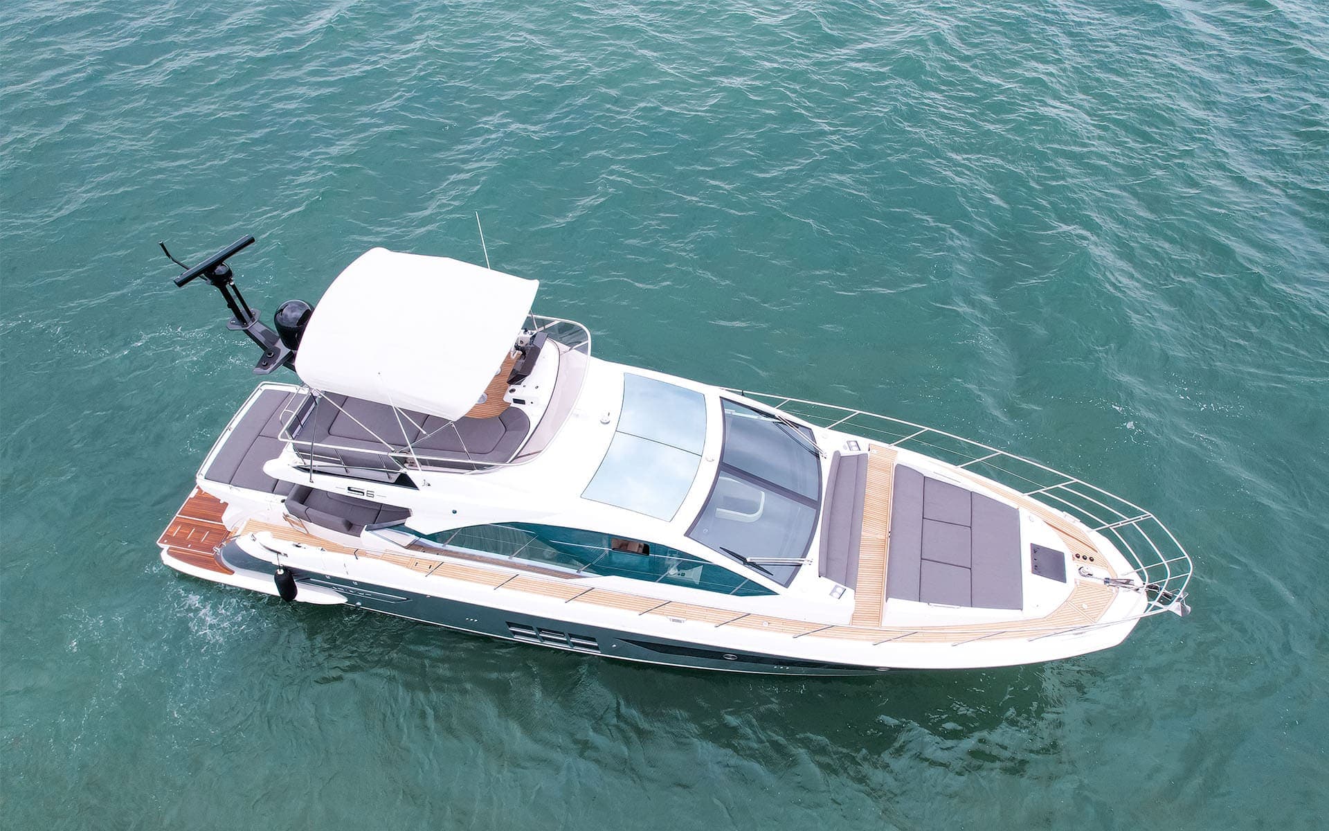 60' Azimut photo 4