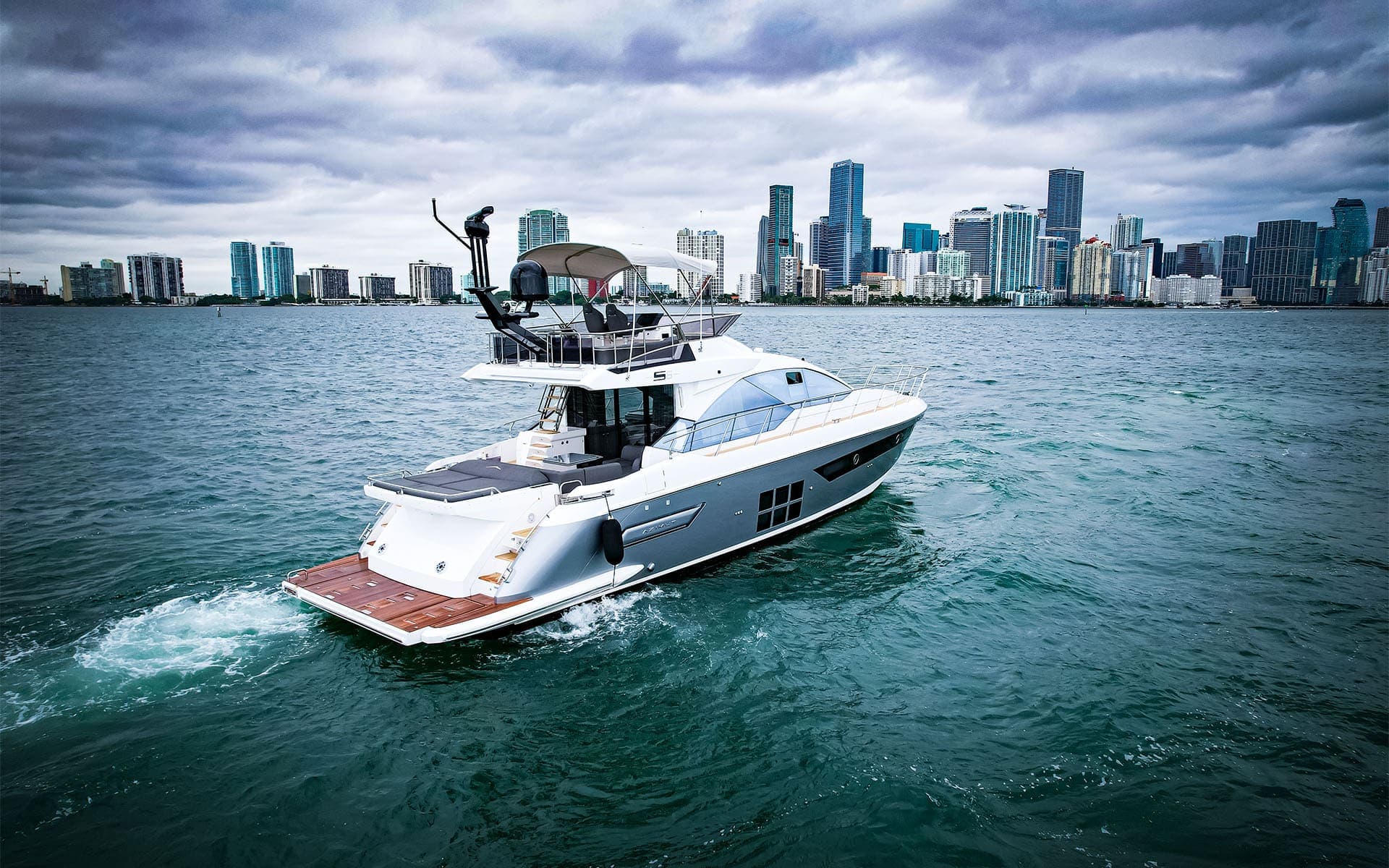 60' Azimut photo 5