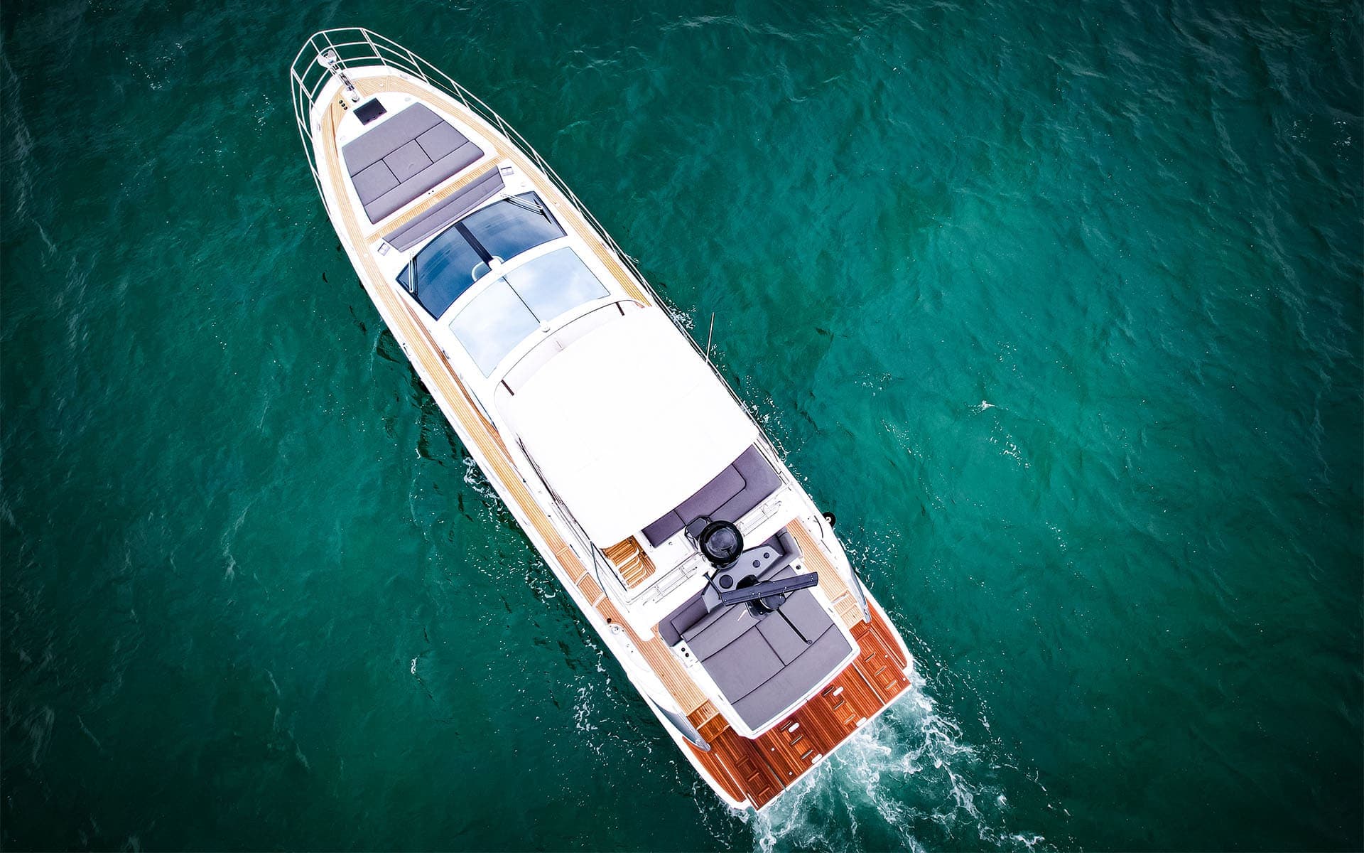 60' Azimut photo 6