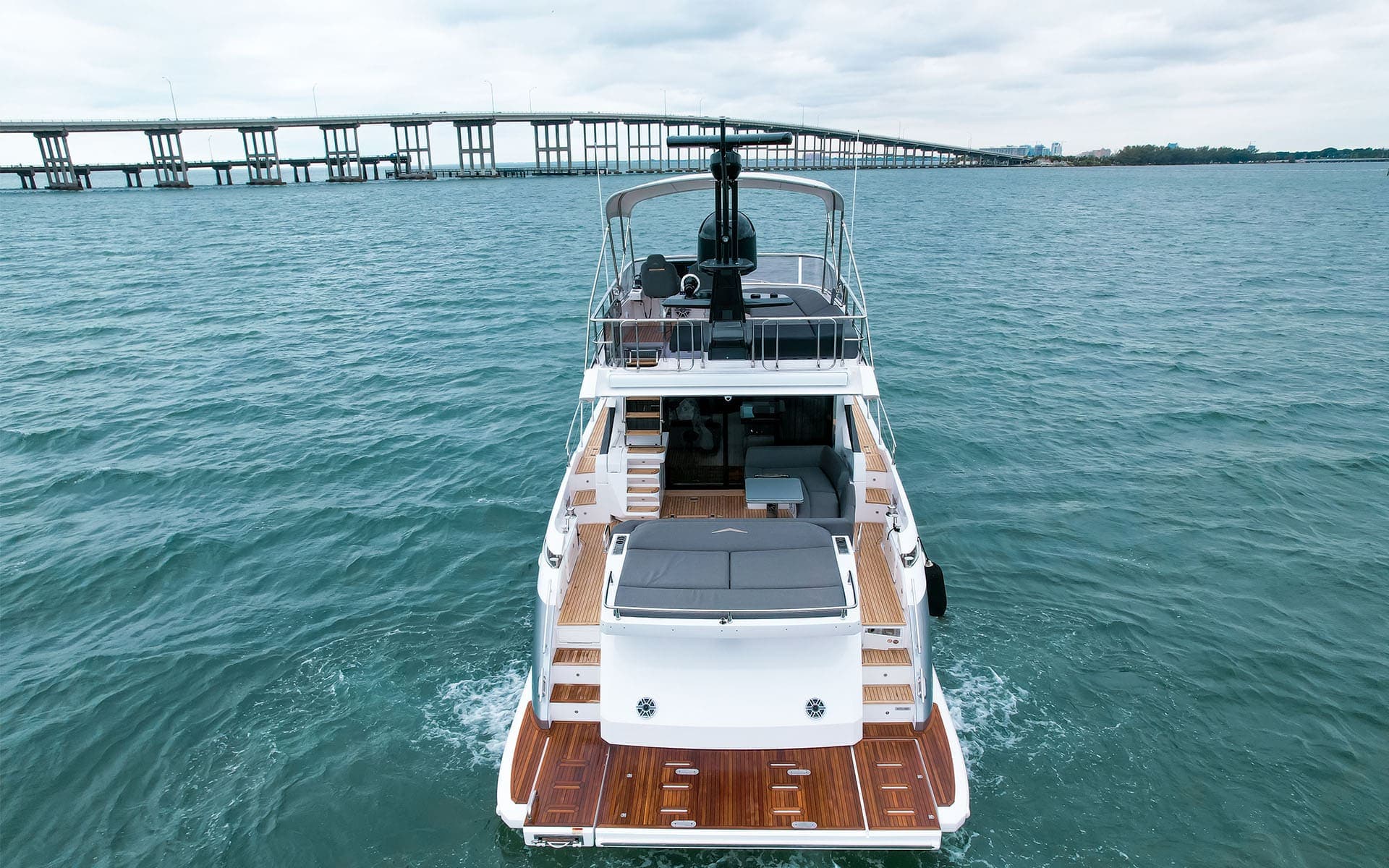 60' Azimut photo 7