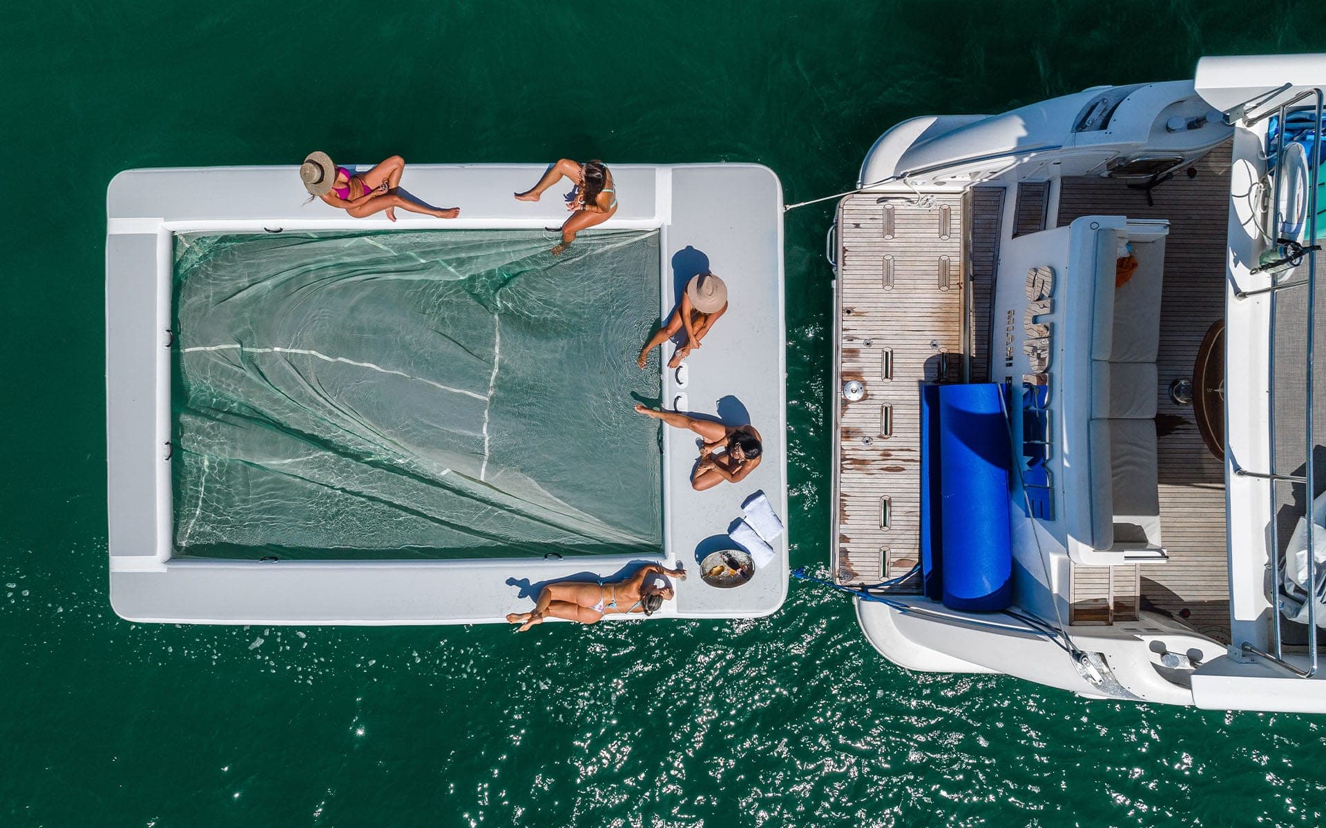 60' Azimut photo 8