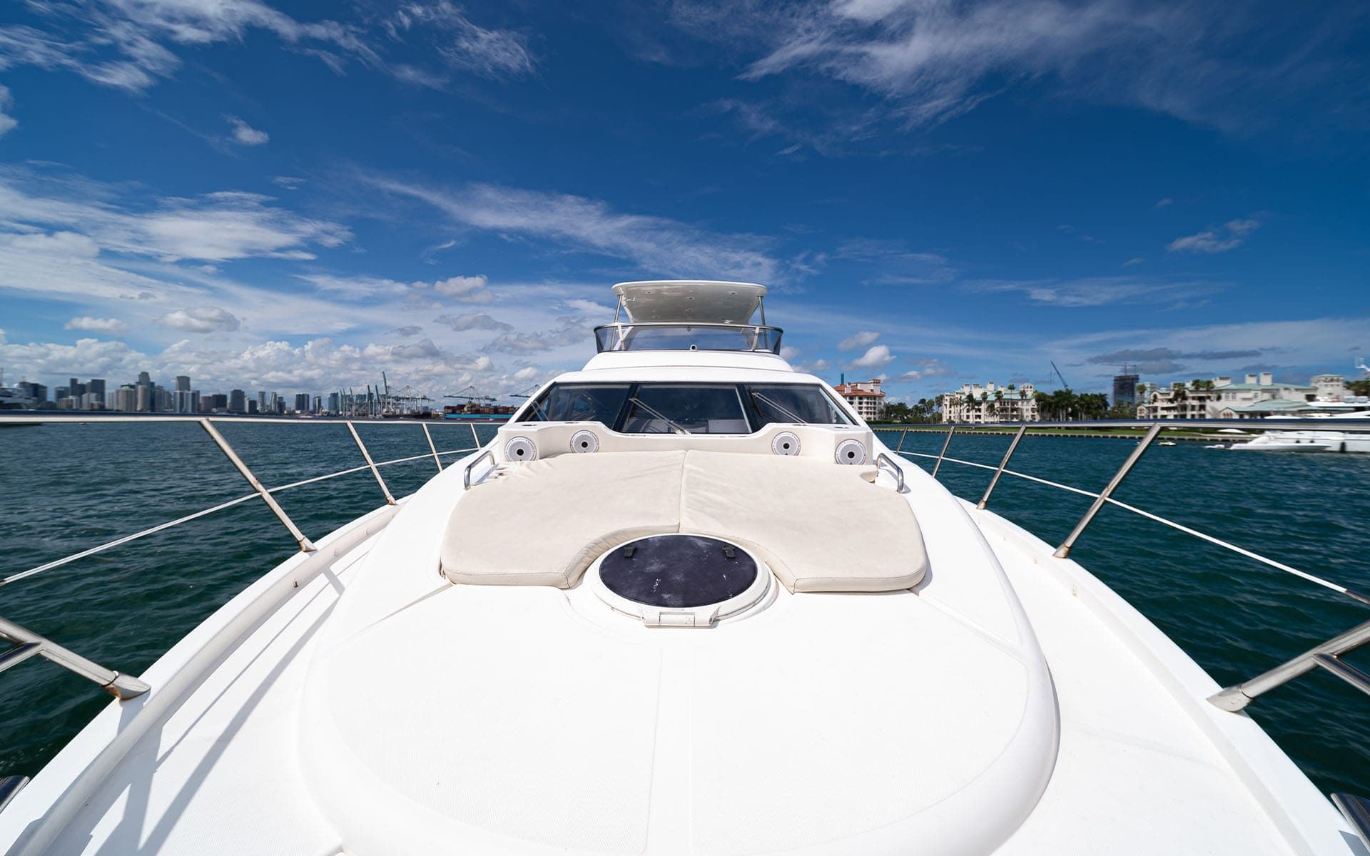 60' Azimut photo 9
