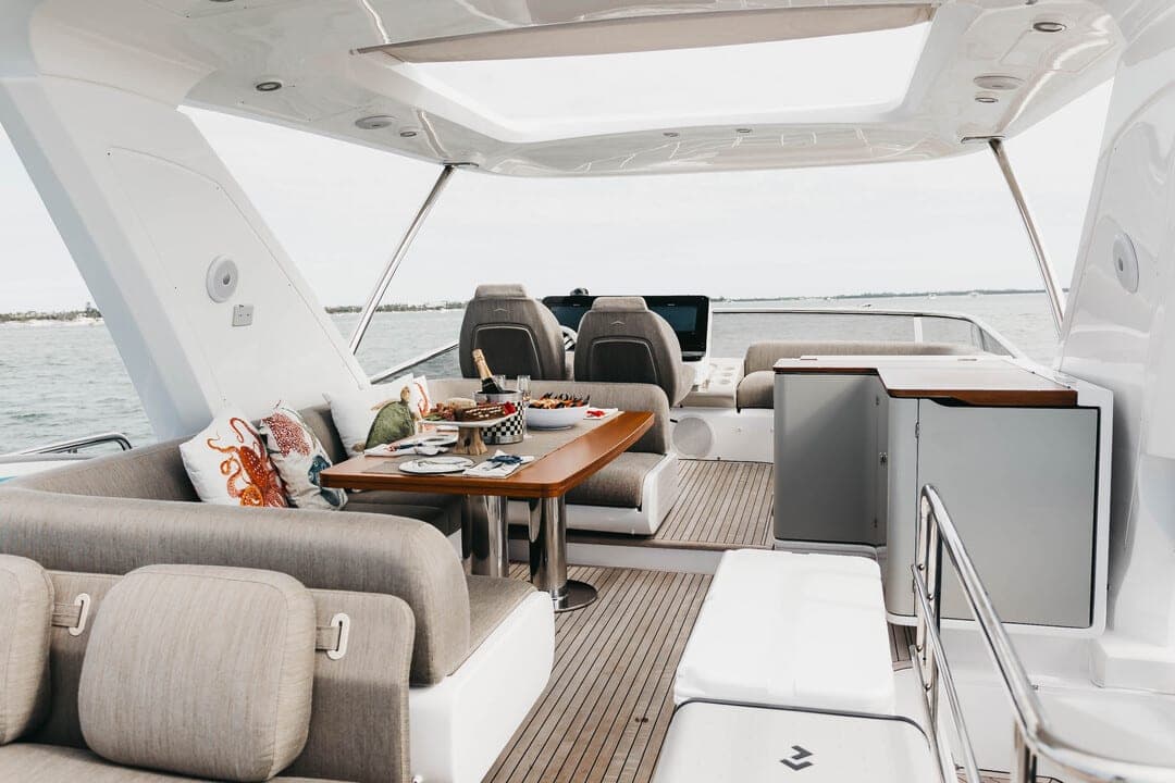 60' Azimut Flybridge photo 8