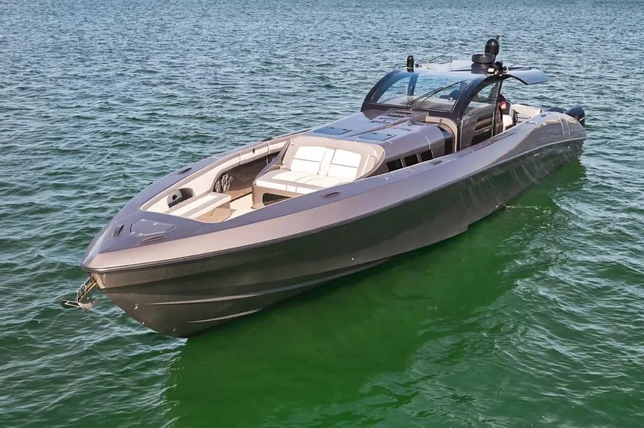 60' Midnight Express — Midnight Express yacht charter in Miami Beach, FL