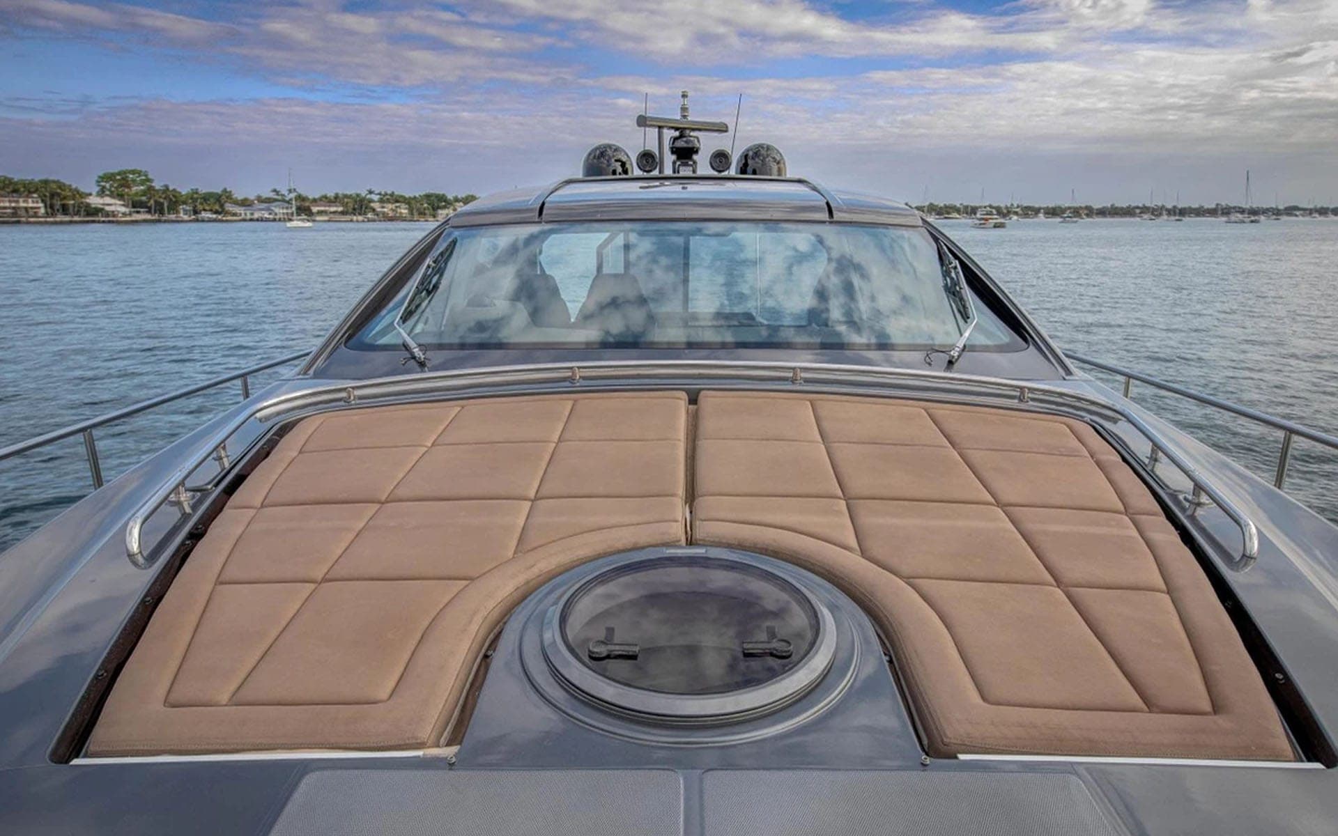 62' Pershing photo 5
