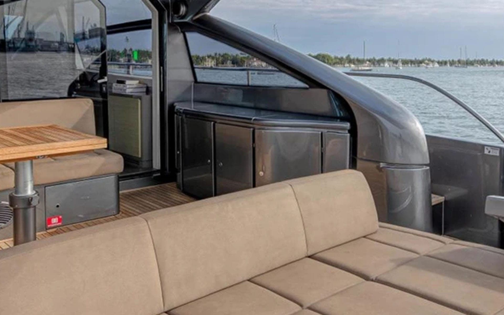 62' Pershing photo 6