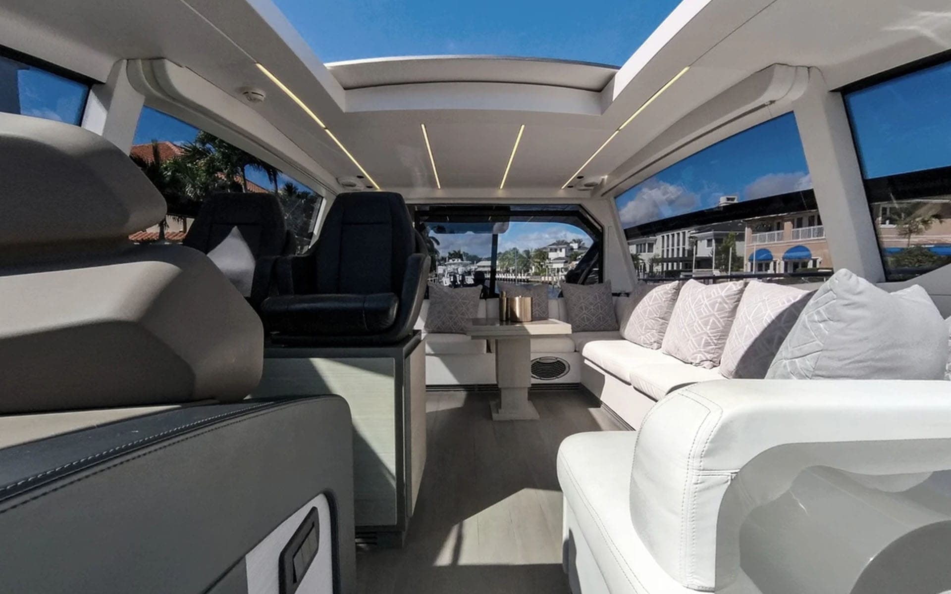 62' Pershing photo 7