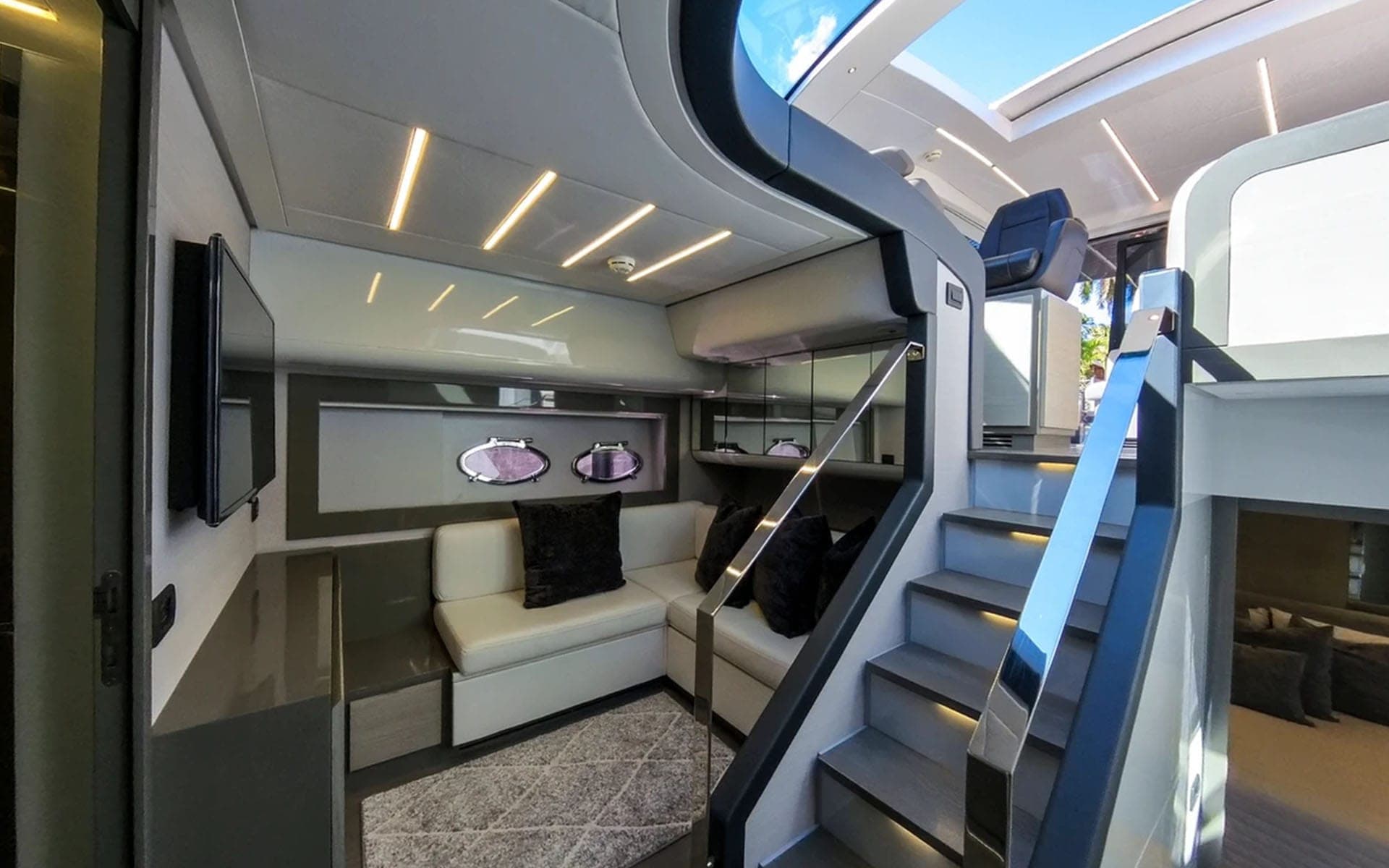 62' Pershing photo 9