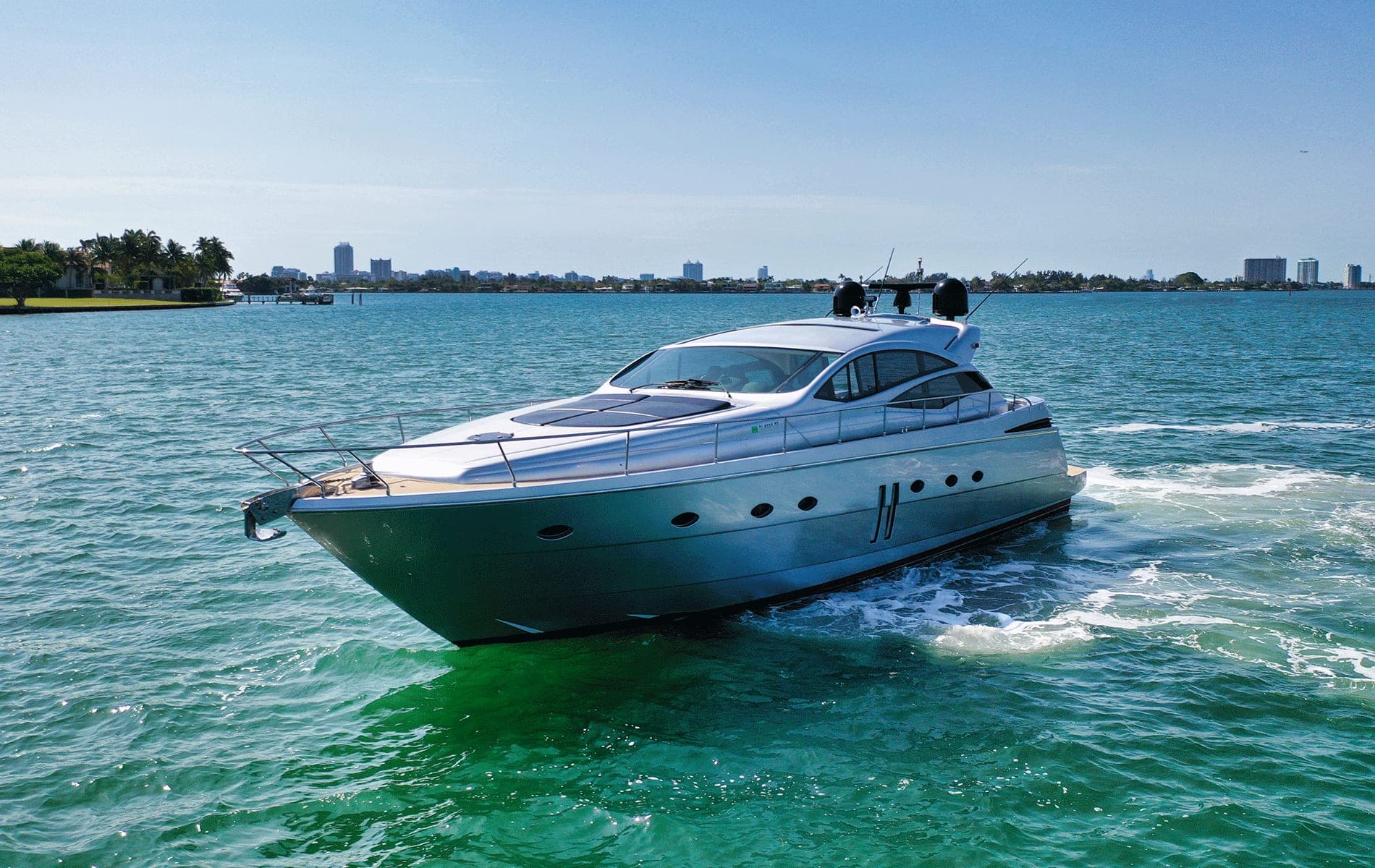 62' Pershing photo 3