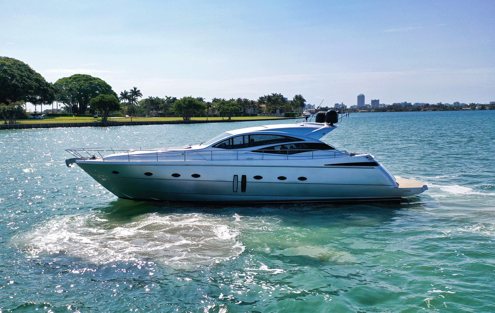 62' Pershing photo 4