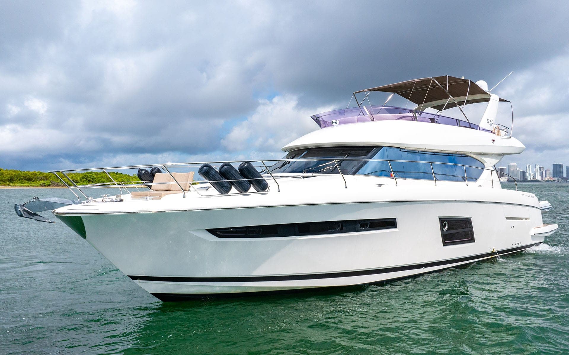62' Prestige photo 4