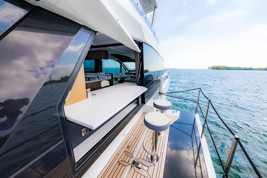 64' Galeon photo 8