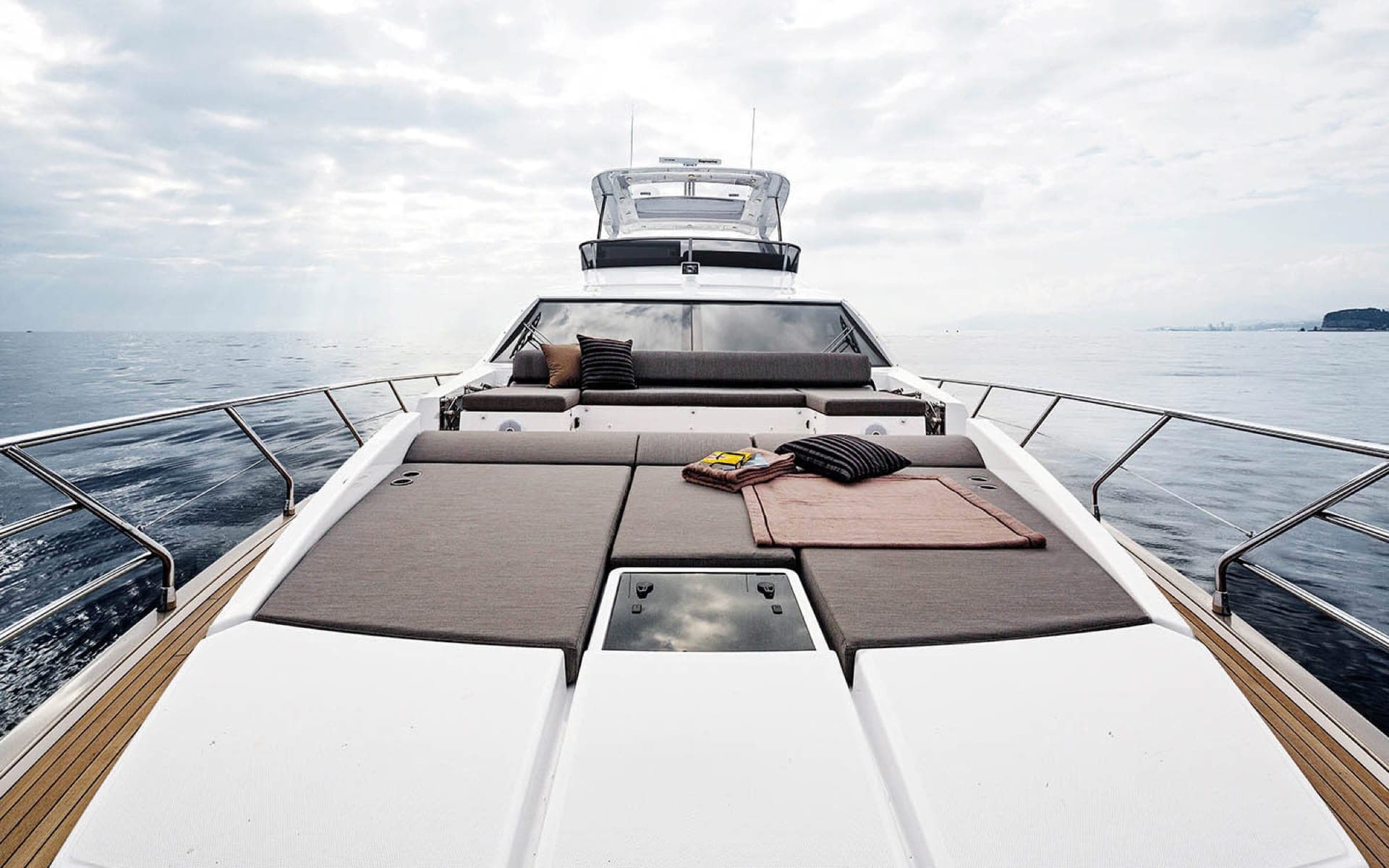 66' Azimut photo 3