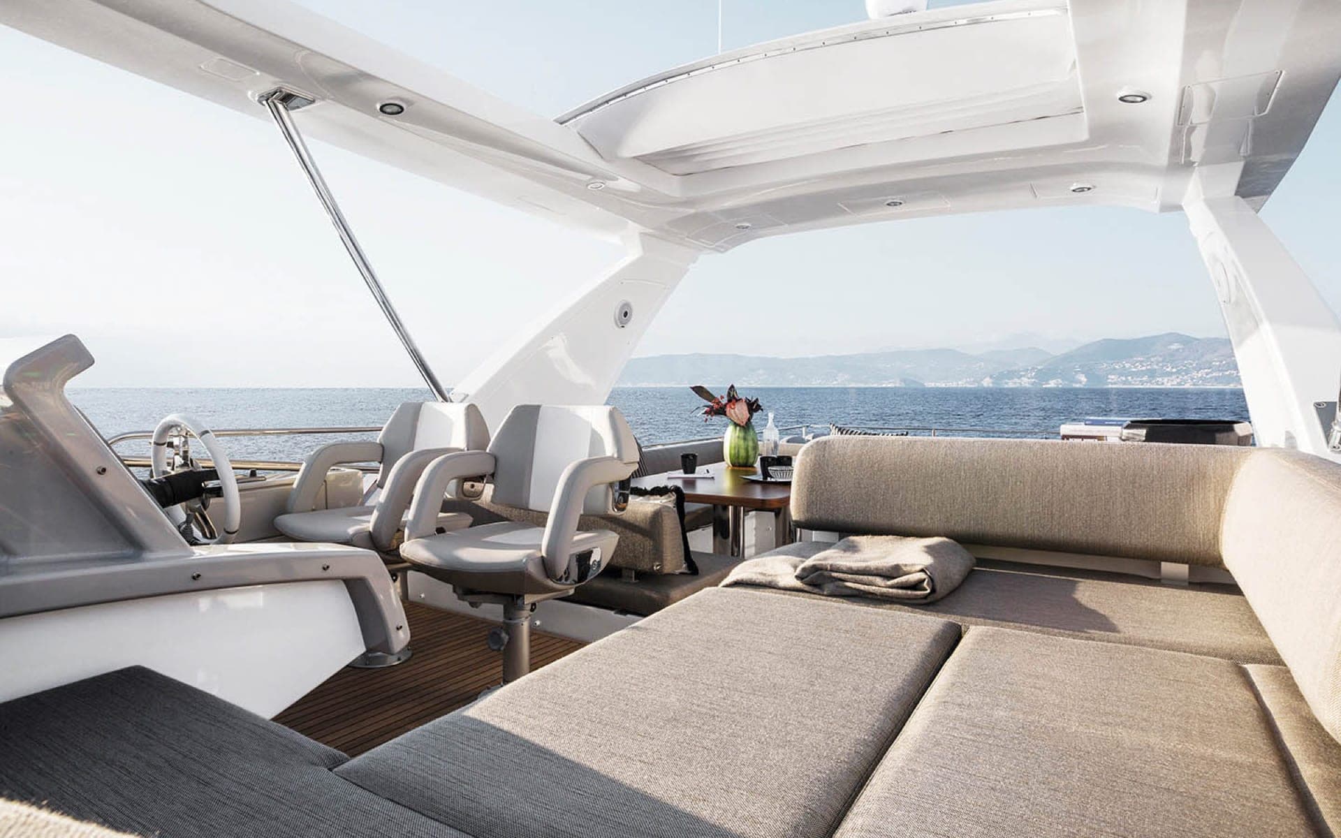 66' Azimut photo 5