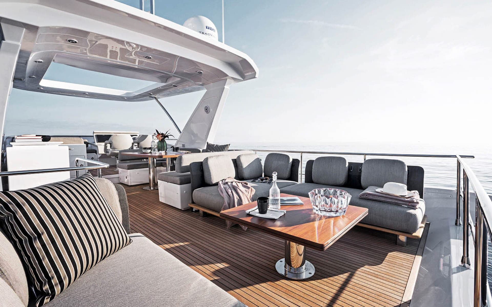66' Azimut photo 6