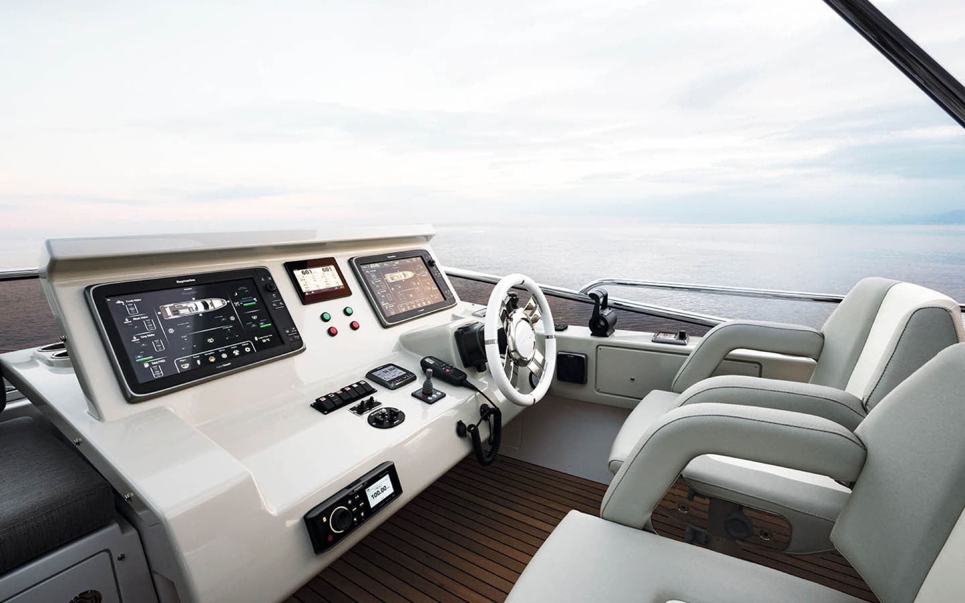 66' Azimut photo 7