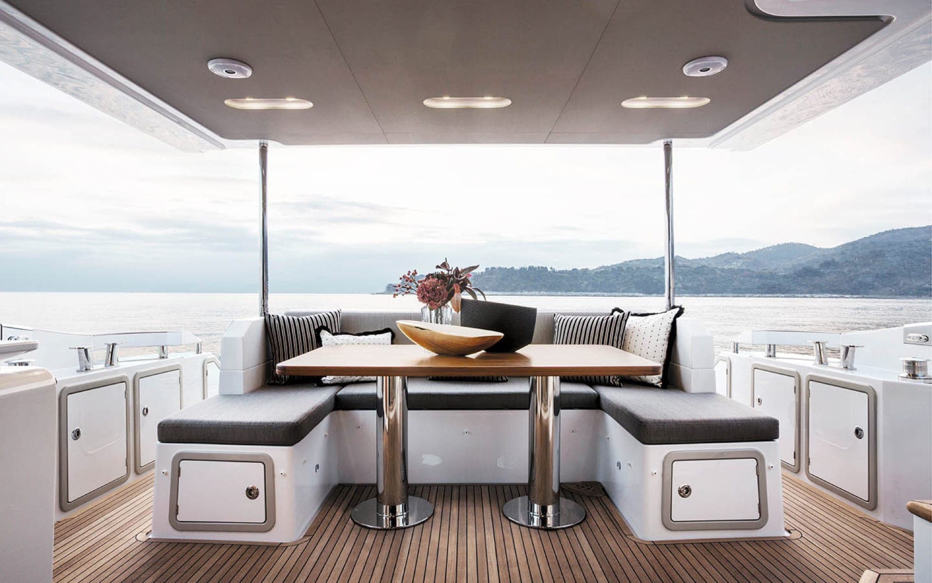 66' Azimut photo 8