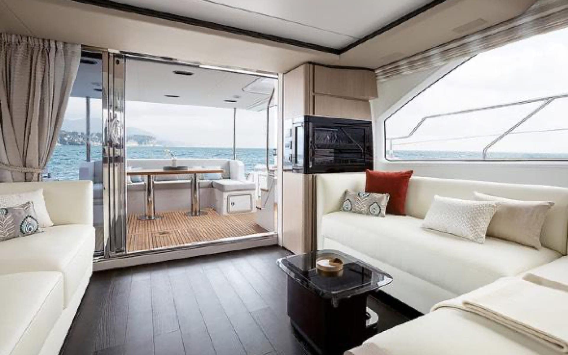 66' Azimut Fly photo 8