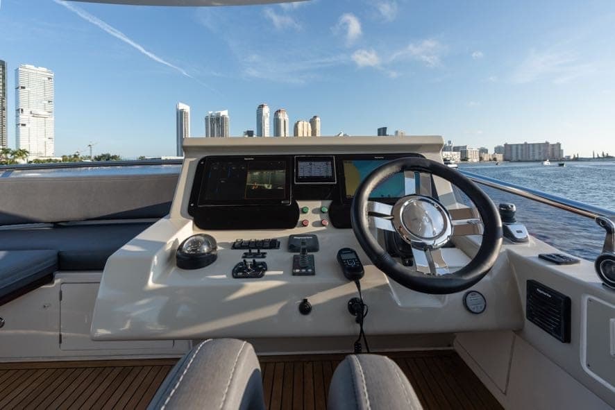 66' Azimut Fly photo 9