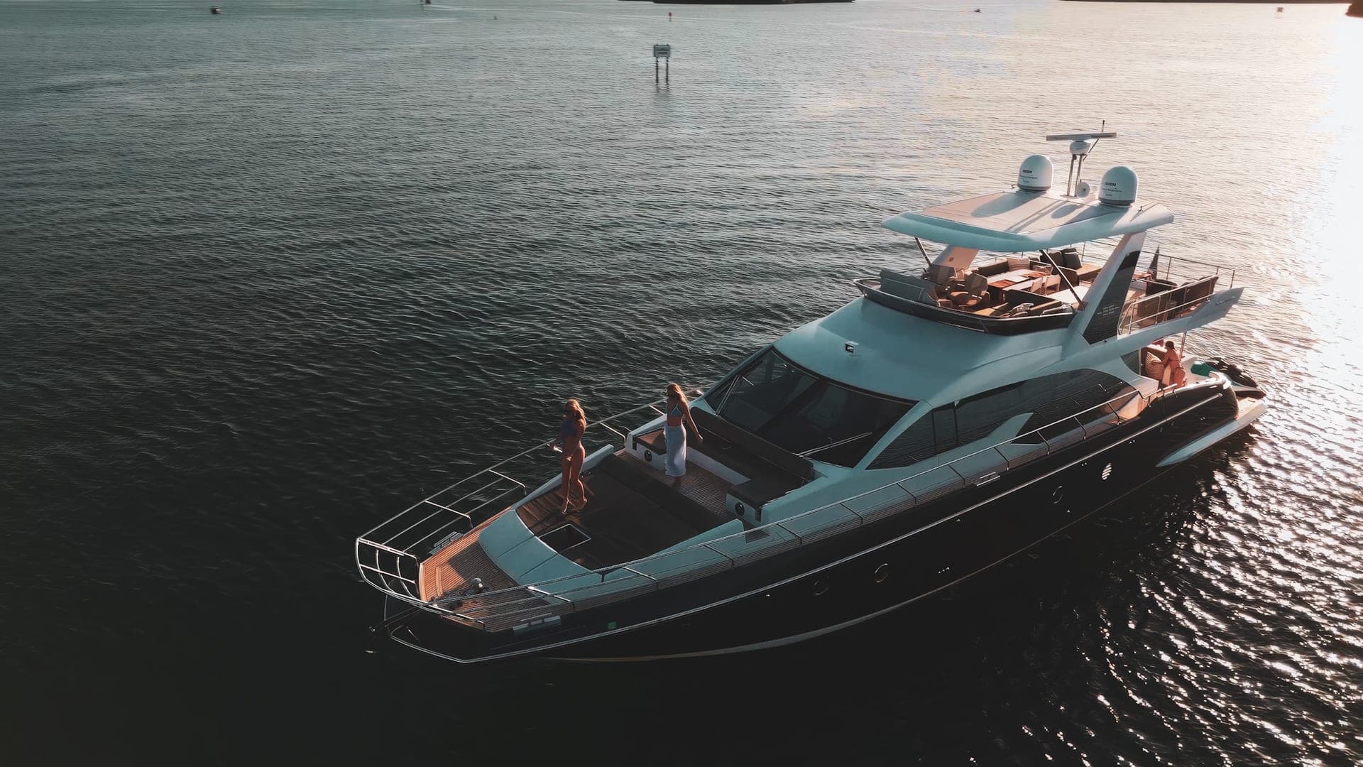 68' Azimut photo 6