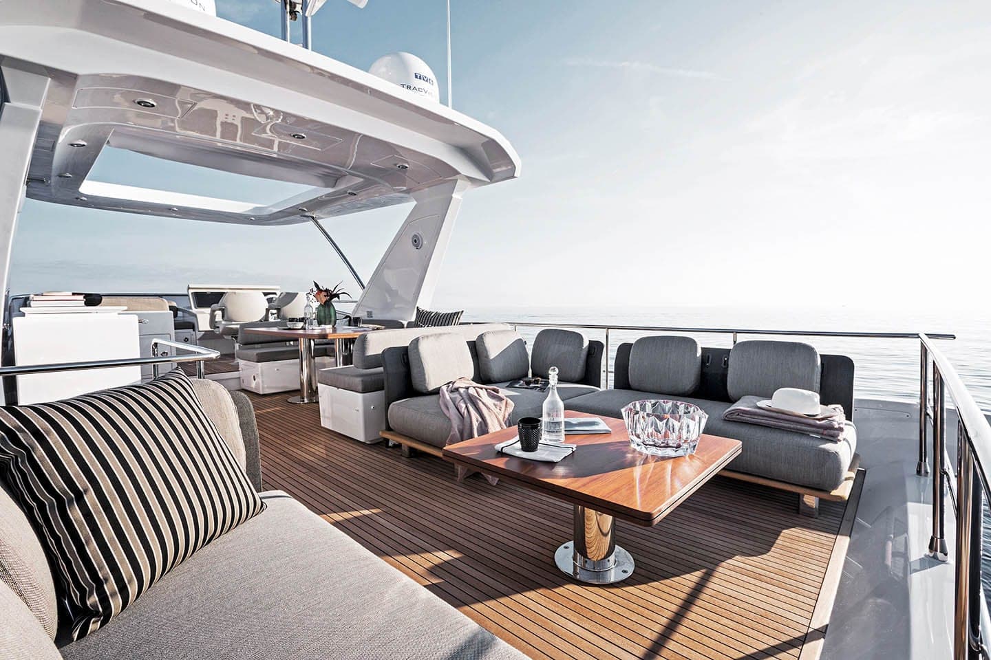 68' Azimut photo 9